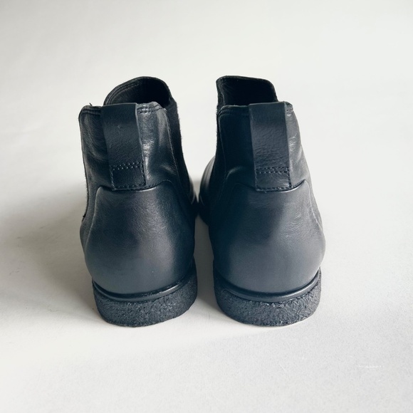 Men’s Vince Black Genuine Leather Rubber Outsole Chelsea Boots size 8.5 main image 8